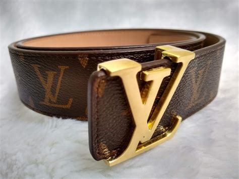 Cintos Louis Vuitton .